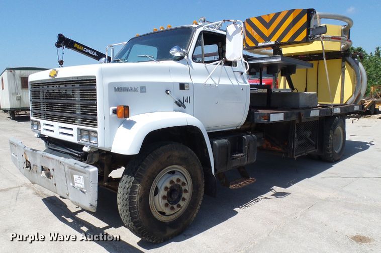 image for item DI0500 1985 Chevrolet C60 flatbed truck