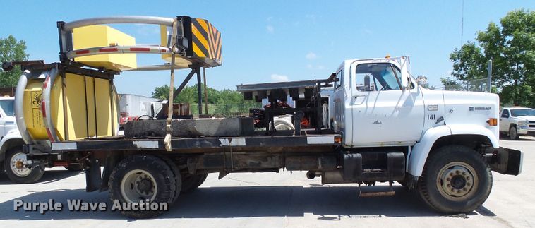 image for item DI0500 1985 Chevrolet C60 flatbed truck