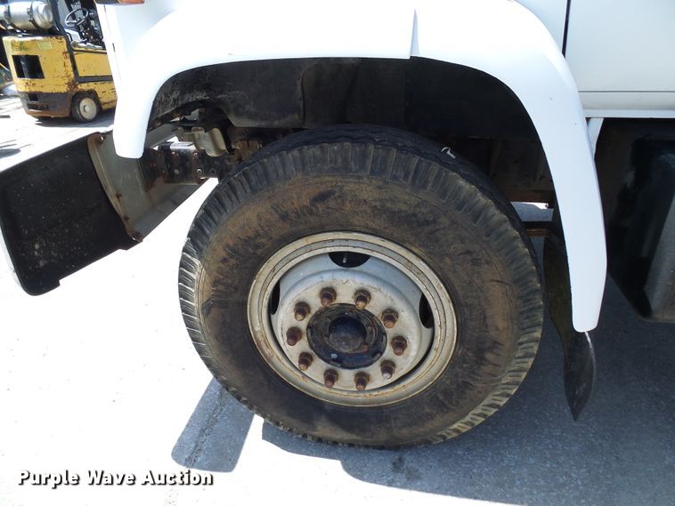 image for item DI0500 1985 Chevrolet C60 flatbed truck