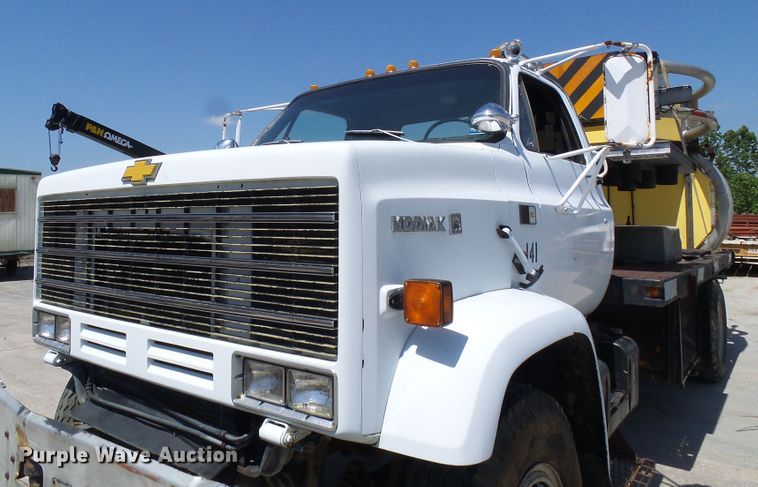 image for item DI0500 1985 Chevrolet C60 flatbed truck