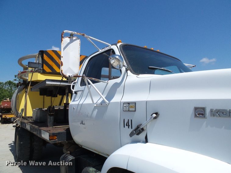 image for item DI0500 1985 Chevrolet C60 flatbed truck