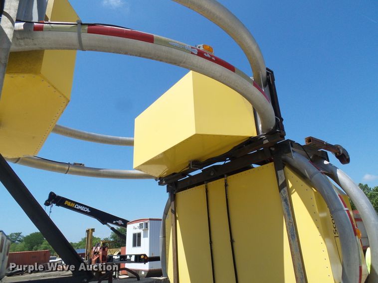 image for item DI0500 1985 Chevrolet C60 flatbed truck