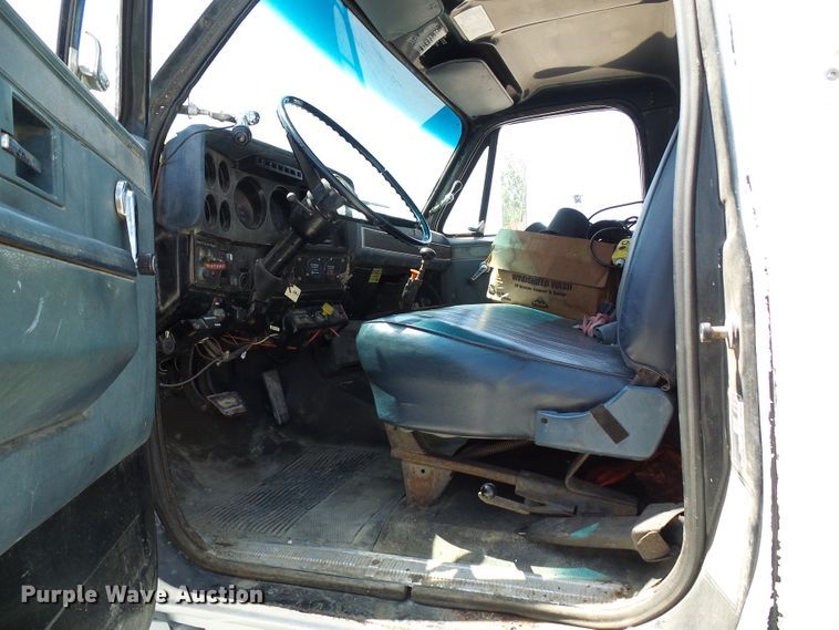 image for item DI0500 1985 Chevrolet C60 flatbed truck