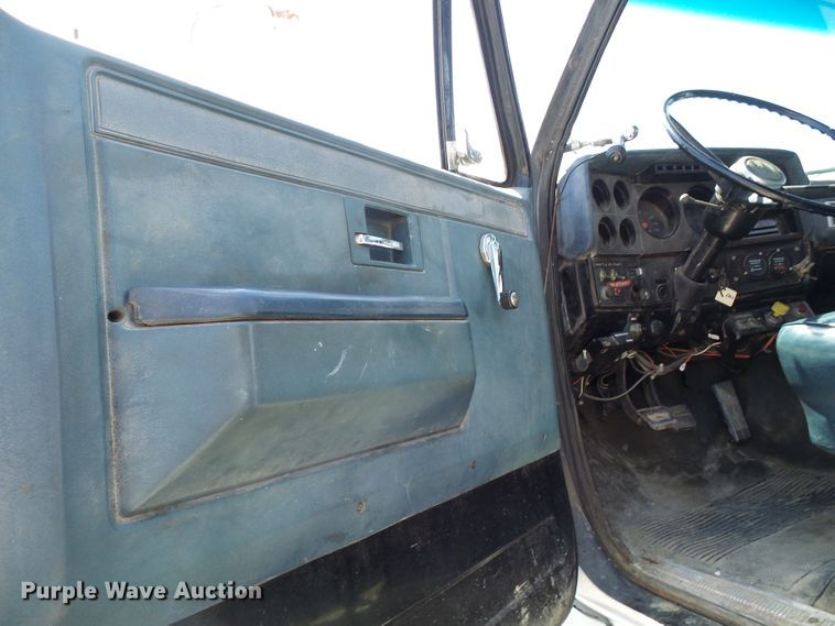 image for item DI0500 1985 Chevrolet C60 flatbed truck