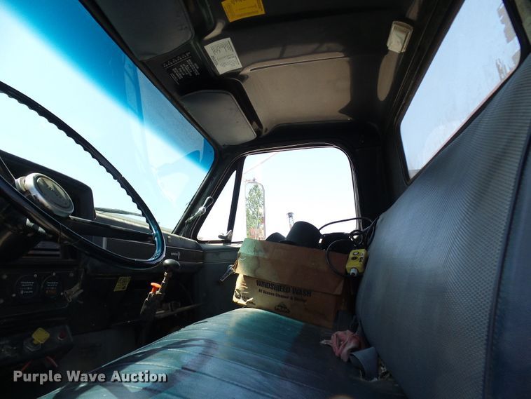 image for item DI0500 1985 Chevrolet C60 flatbed truck