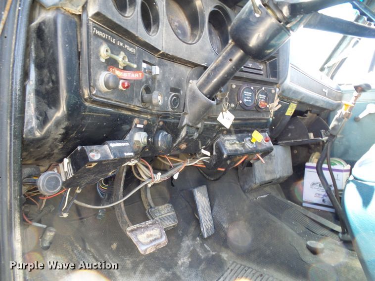 image for item DI0500 1985 Chevrolet C60 flatbed truck