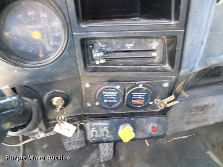 image for item DI0500 1985 Chevrolet C60 flatbed truck