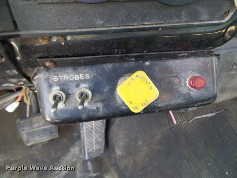 image for item DI0500 1985 Chevrolet C60 flatbed truck