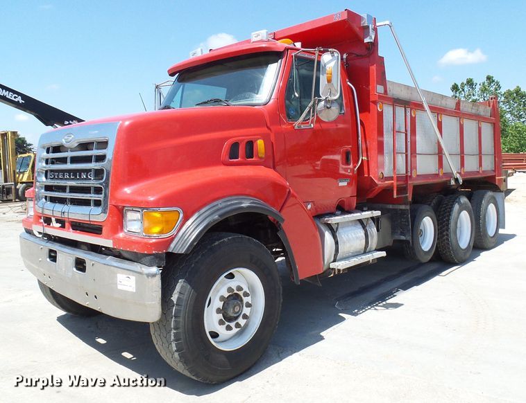 image for item DI0501 2002 Sterling L Series dump truck