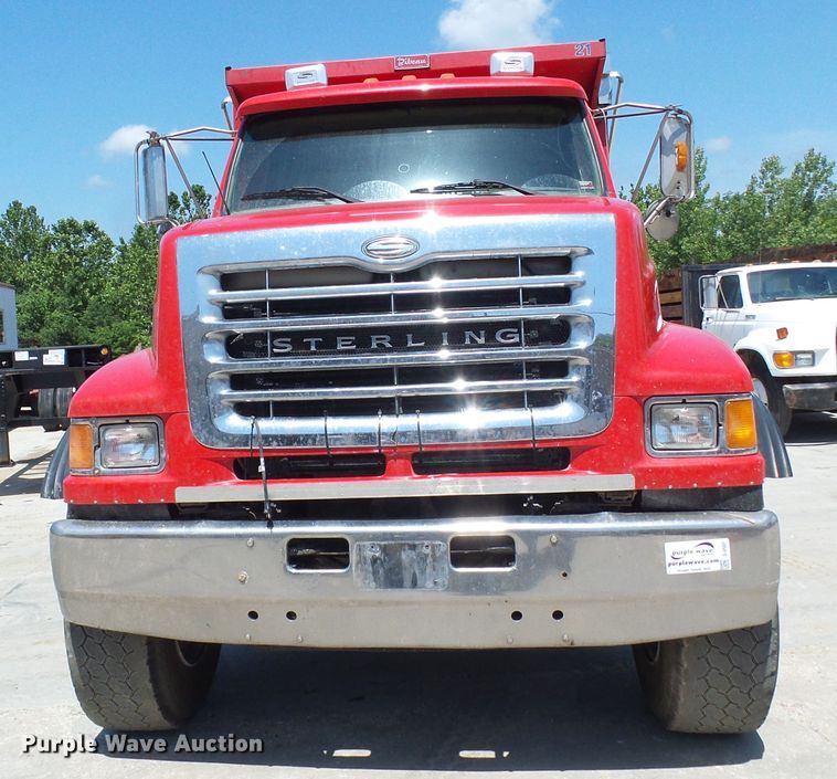 image for item DI0501 2002 Sterling L Series dump truck