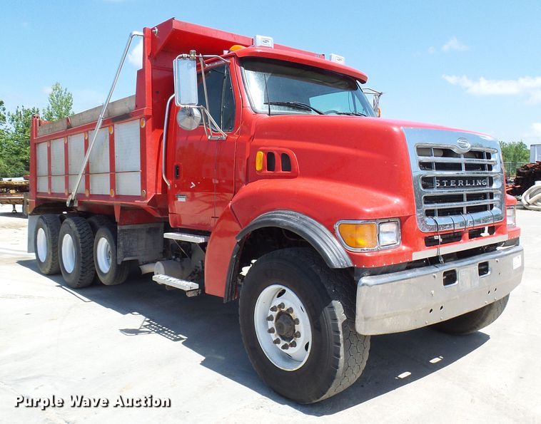 image for item DI0501 2002 Sterling L Series dump truck