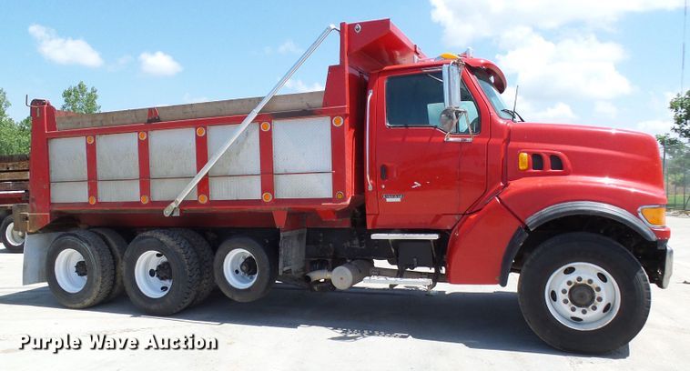 image for item DI0501 2002 Sterling L Series dump truck