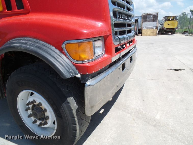 image for item DI0501 2002 Sterling L Series dump truck