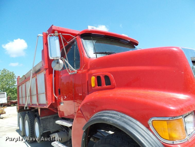 image for item DI0501 2002 Sterling L Series dump truck