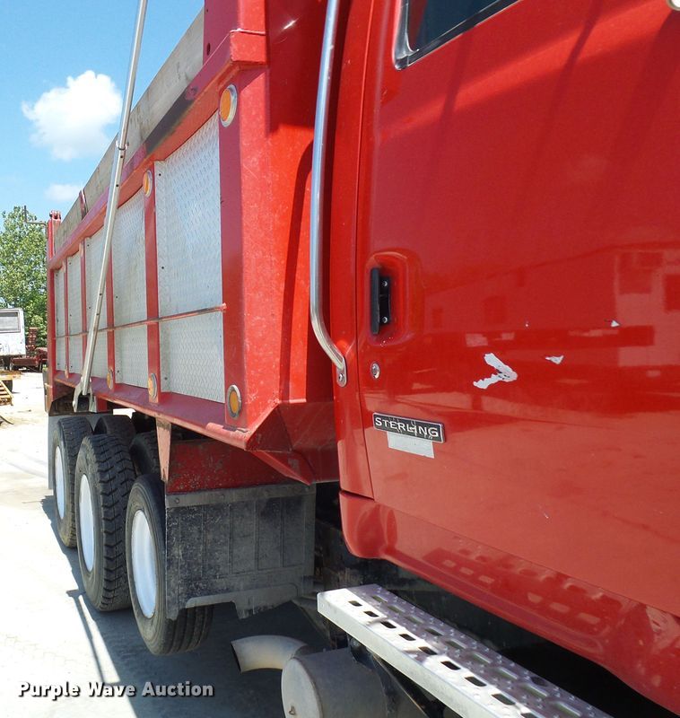 image for item DI0501 2002 Sterling L Series dump truck