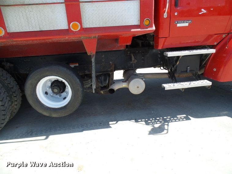 image for item DI0501 2002 Sterling L Series dump truck