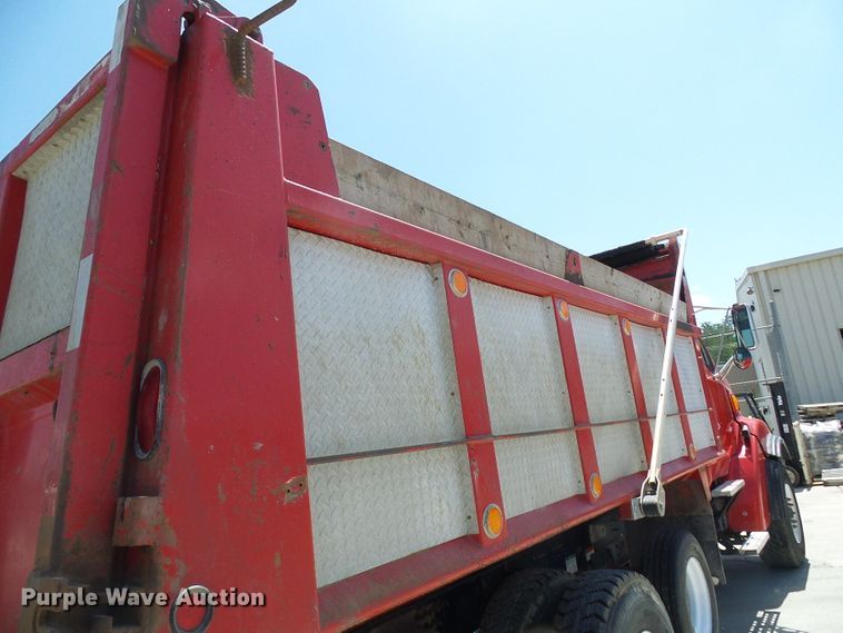 image for item DI0501 2002 Sterling L Series dump truck
