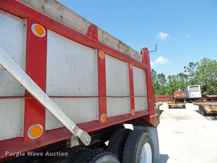 image for item DI0501 2002 Sterling L Series dump truck