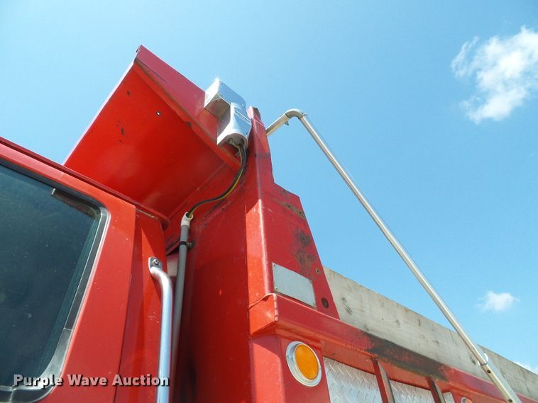 image for item DI0501 2002 Sterling L Series dump truck