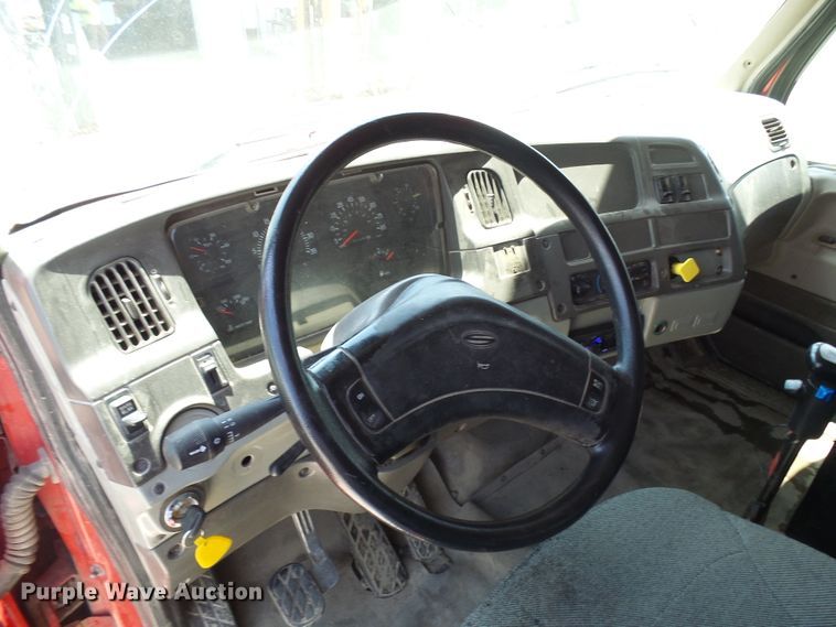 image for item DI0501 2002 Sterling L Series dump truck