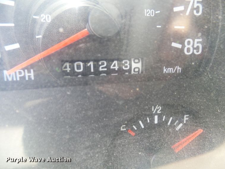 image for item DI0501 2002 Sterling L Series dump truck