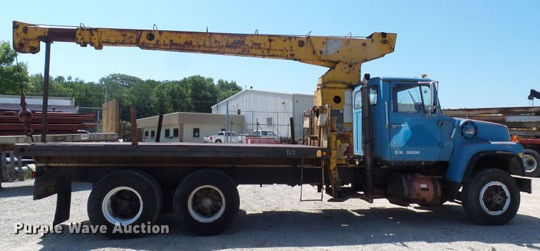 image for item DI0503 1975 Ford crane truck
