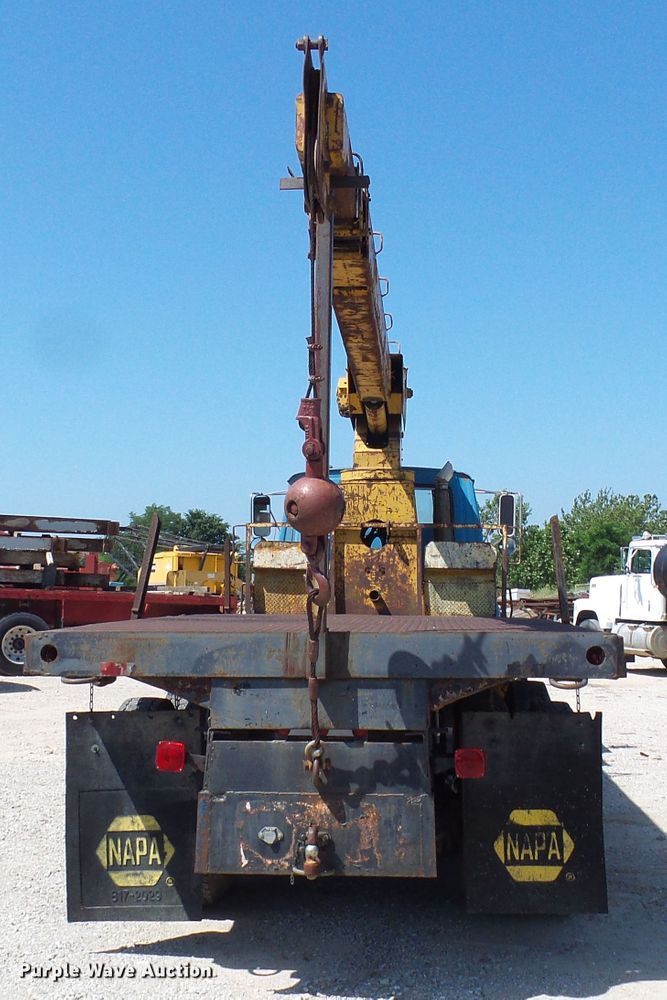 image for item DI0503 1975 Ford crane truck