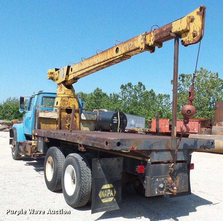 image for item DI0503 1975 Ford crane truck