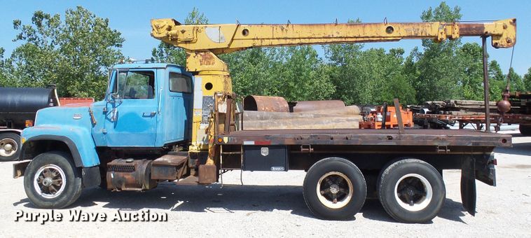 image for item DI0503 1975 Ford crane truck