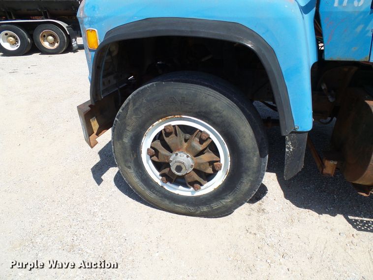 image for item DI0503 1975 Ford crane truck