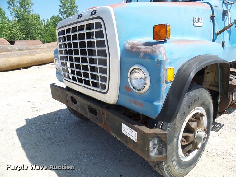 image for item DI0503 1975 Ford crane truck