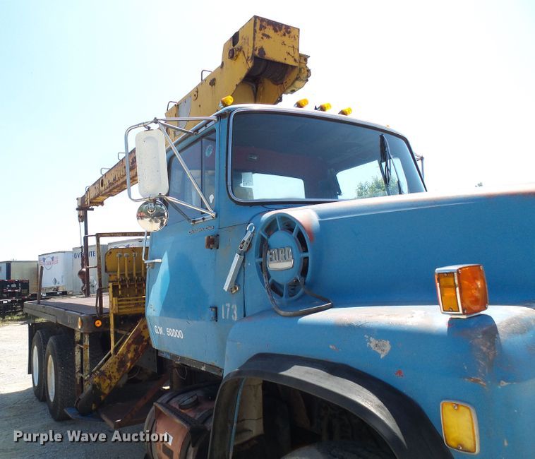 image for item DI0503 1975 Ford crane truck
