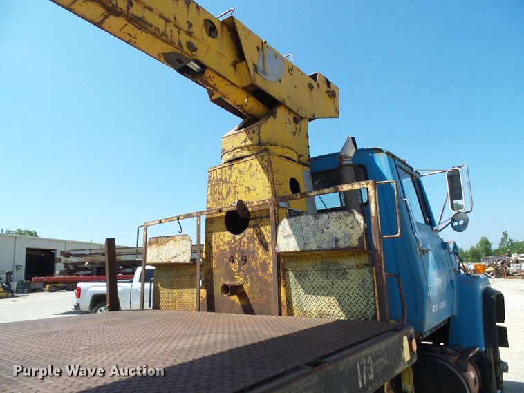 image for item DI0503 1975 Ford crane truck