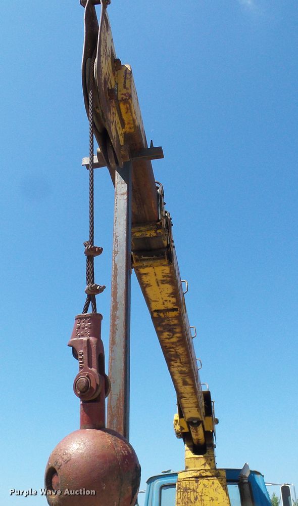 image for item DI0503 1975 Ford crane truck