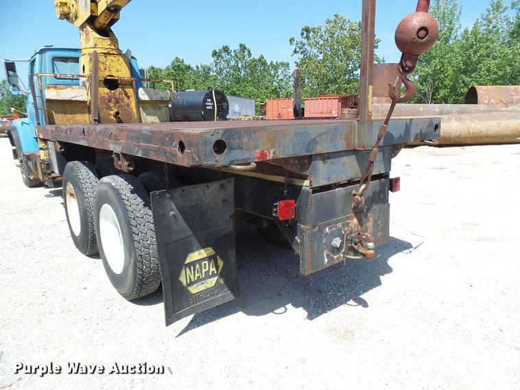 image for item DI0503 1975 Ford crane truck