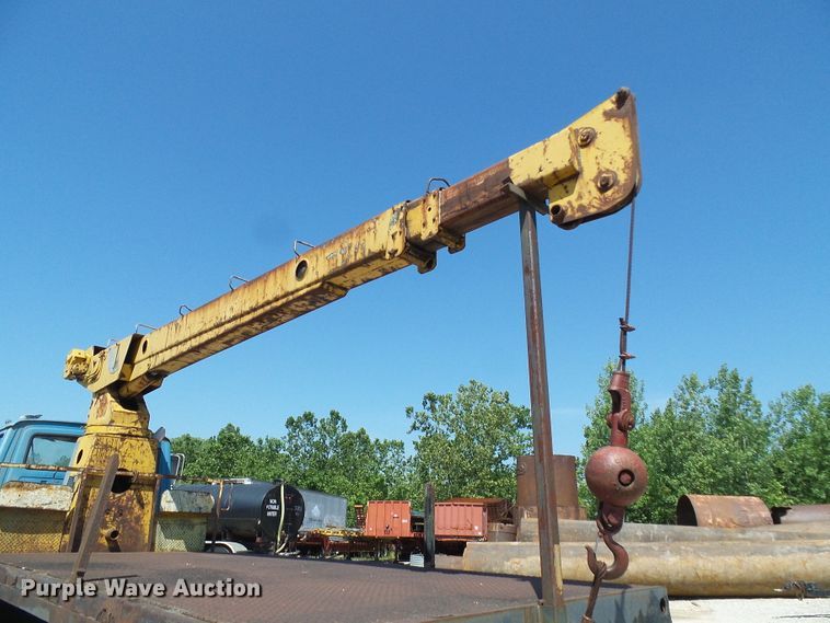 image for item DI0503 1975 Ford crane truck