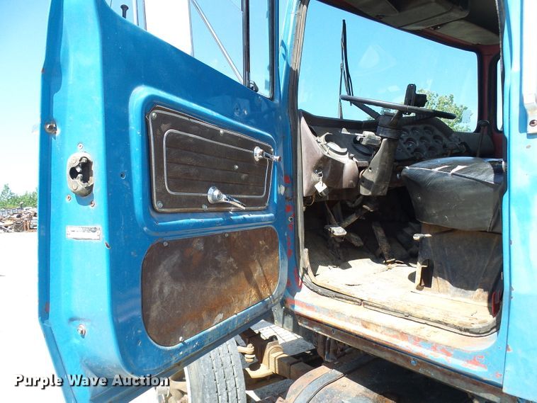 image for item DI0503 1975 Ford crane truck