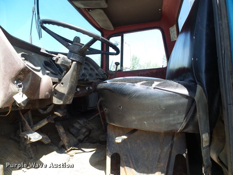 image for item DI0503 1975 Ford crane truck