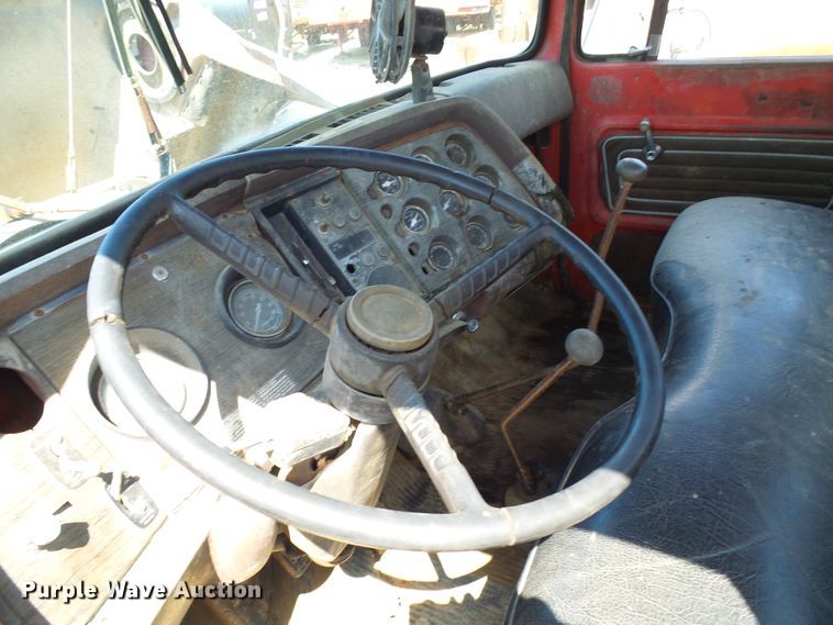 image for item DI0503 1975 Ford crane truck