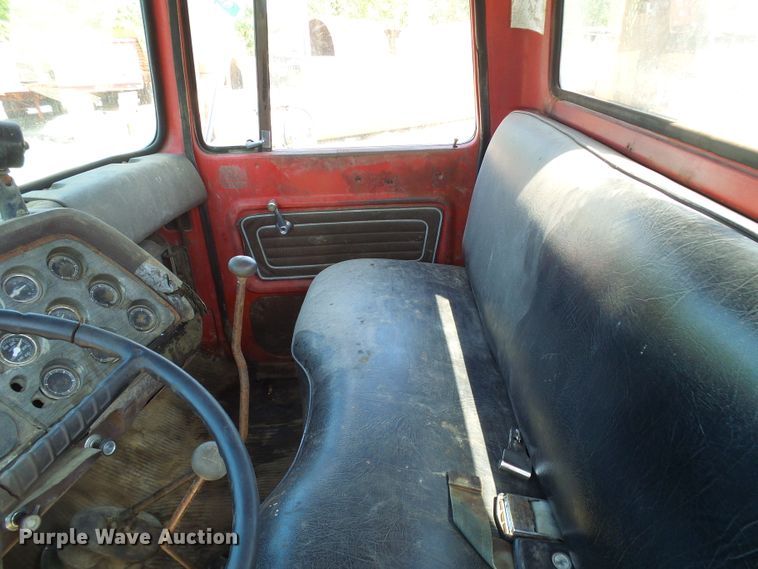 image for item DI0503 1975 Ford crane truck