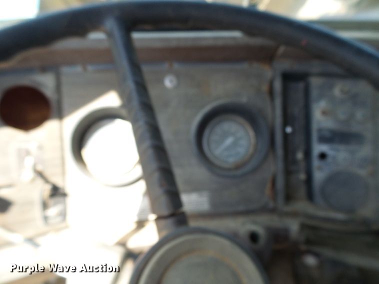 image for item DI0503 1975 Ford crane truck