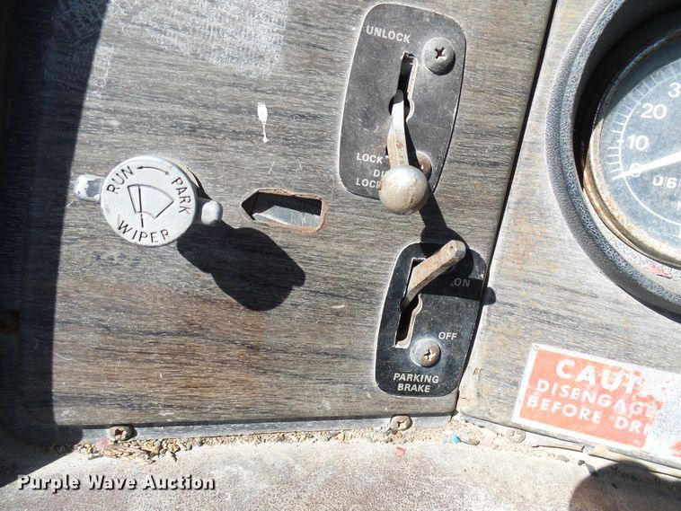 image for item DI0503 1975 Ford crane truck