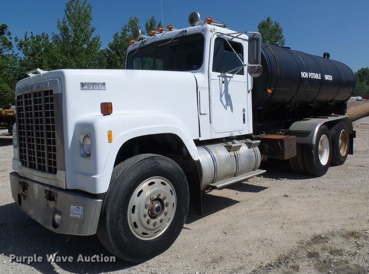 image for item DI0506 1980 International 210 tank truck