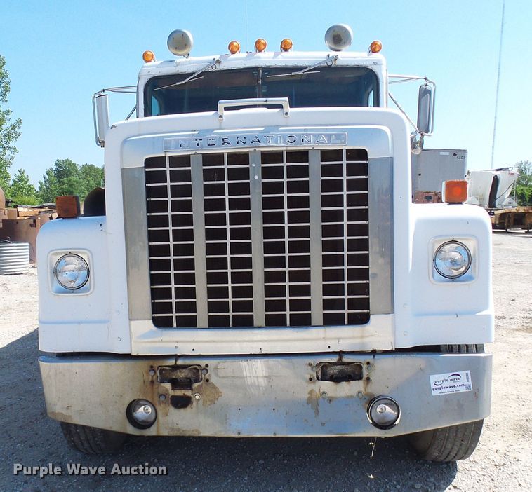 image for item DI0506 1980 International 210 tank truck