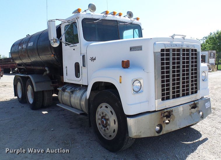 image for item DI0506 1980 International 210 tank truck