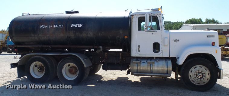 image for item DI0506 1980 International 210 tank truck