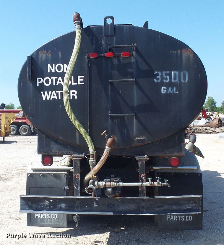 image for item DI0506 1980 International 210 tank truck