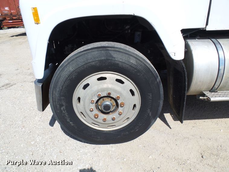 image for item DI0506 1980 International 210 tank truck