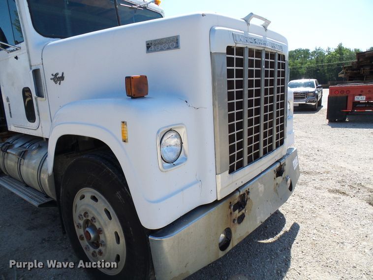 image for item DI0506 1980 International 210 tank truck