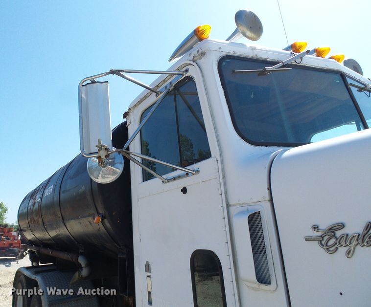 image for item DI0506 1980 International 210 tank truck